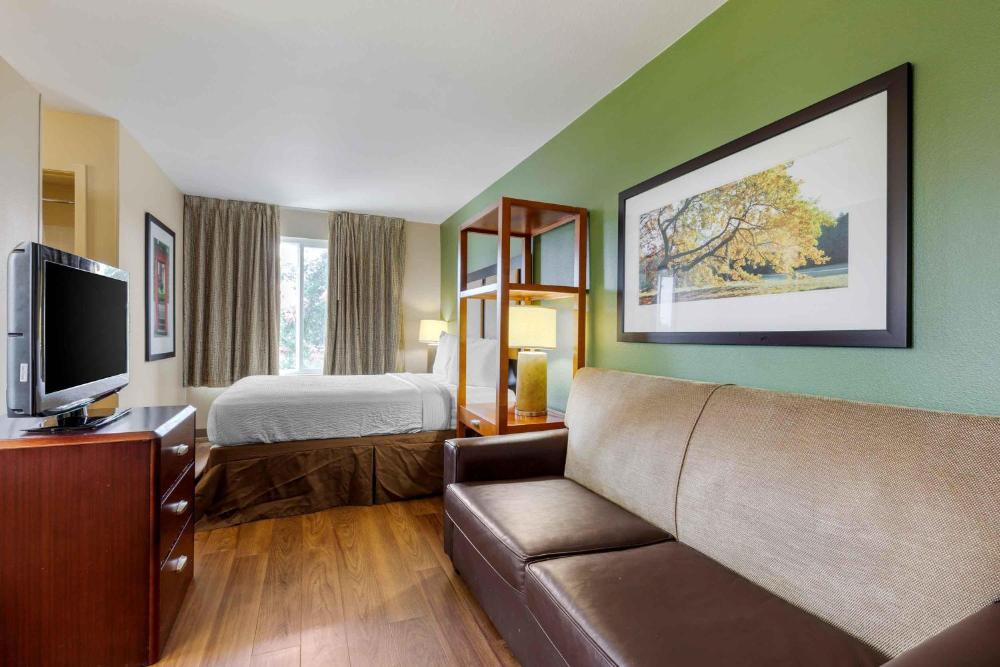 Deluxe Studio - Non-Smoking - Disability Access interior